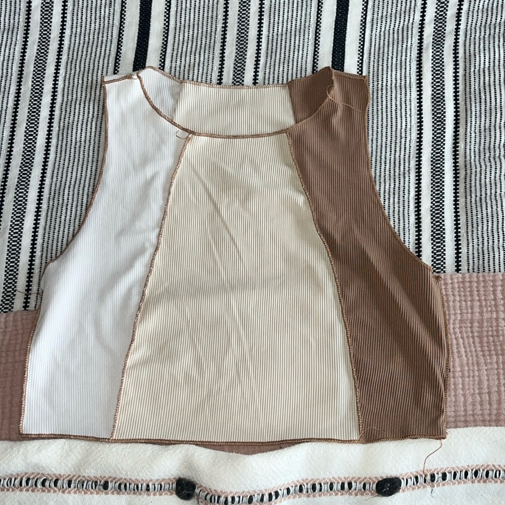 Tri-Tone SHEIN Crop Tank Top